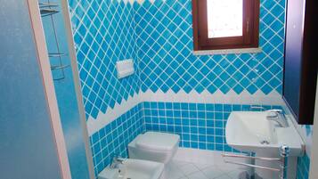 House, 1 Bedroom | Bathroom | Shower, bidet, towels