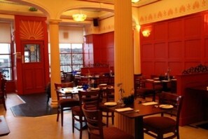 Breakfast, lunch and dinner served - Limekilns Hotel and Bistro (Dunfermline)
