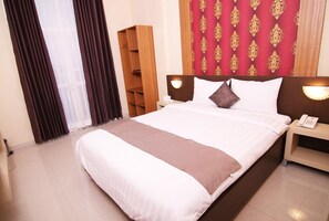 ห้องดีลักซ์ | เครื่องนอนระดับพรีเมียม, โต๊ะทำงาน, พื้นที่ทำงานแบบใช้แล็ปท็อป