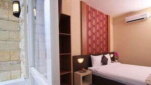 Deluxe Room | Premium bedding, desk, laptop workspace, soundproofing - Bluebells Express Hotel Syariah (Malang)