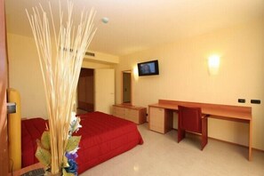 In-room safe, blackout drapes, free WiFi, bed sheets - Hotel Ristorante Salyut (Berbenno di Valtellina)