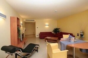 In-room safe, blackout drapes, free WiFi, bed sheets - Hotel Ristorante Salyut (Berbenno di Valtellina)