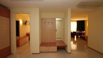 Una cassaforte in camera, tende oscuranti, Wi-Fi gratuito, lenzuola