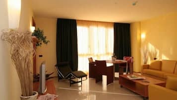 Una cassaforte in camera, tende oscuranti, Wi-Fi gratuito, lenzuola