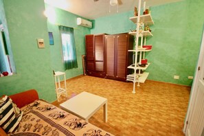 Studio | Wohnbereich | Flachbildfernseher