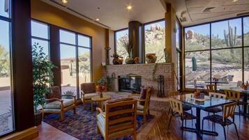 House, 3 Bedrooms | Living room