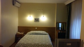 Habitación doble | Caja de seguridad en la habitación, wifi gratis y ropa de cama 