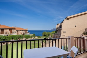 Maison, 1 chambre, vue sur la mer | Balcon