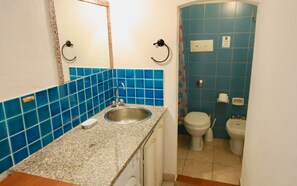 House, 2 Bedrooms | Bathroom | Shower, bidet, towels - Nodu Pianu Trilo (Golfo Aranci)