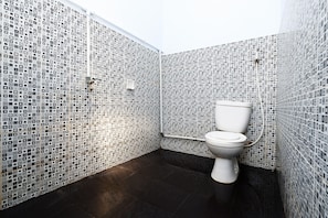 Standard Double Room | Bathroom