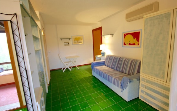 Studio, 1 Queen Bed with Sofa bed | Living area