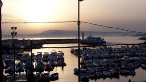 A marina filled with boats at sunset. - La Dimora dei Borboni (Portici)