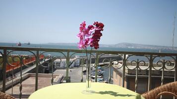 Chambre Triple, balcon, vue mer | Balcon