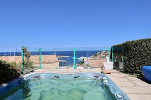 مغطس سبا خارجي