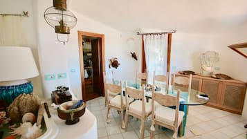 Villa, 6 chambres | Restauration dans la chambre
