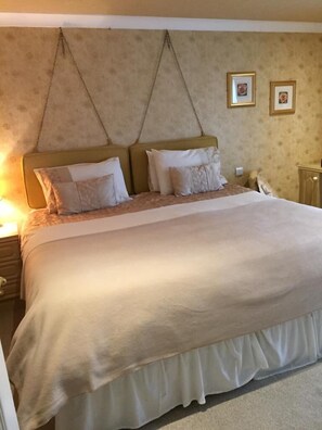 Double Room | Desk, iron/ironing board, bed sheets - The Old Coach House (Blackpool)
