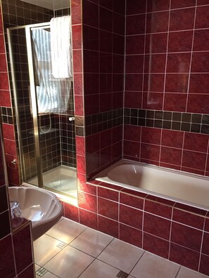 Free toiletries, hair dryer, towels - The Old Coach House (Blackpool)
