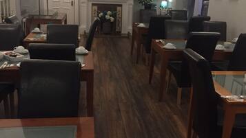 Free daily English breakfast