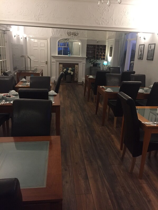 Free daily English breakfast 