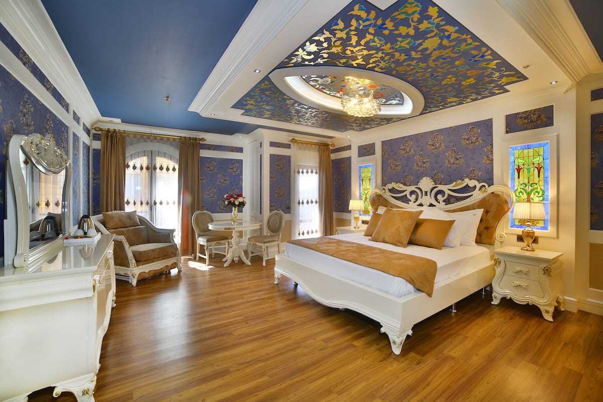 1 bedroom, Egyptian cotton sheets, premium bedding, pillowtop beds