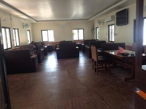 Aamiainen, lounas ja illallinen; kansainvälinen keittiö