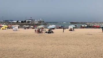 Una spiaggia nelle vicinanze