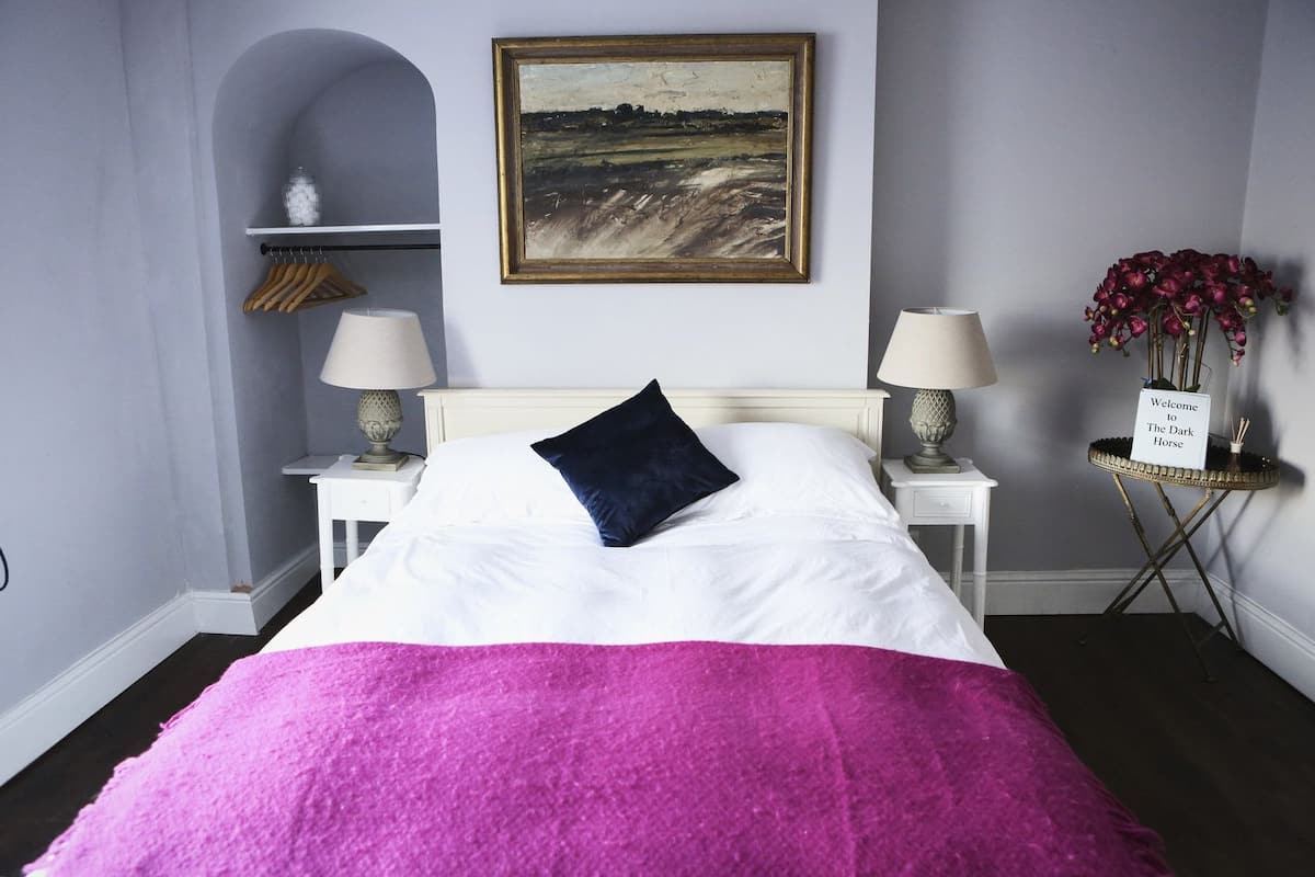 City Room, 1 King Bed, Non Smoking | Premium bedding, desk, blackout curtains, iron/ironing board