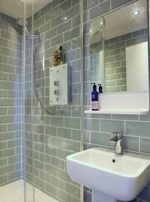 Shower, free toiletries, towels - The Dark Horse Pub (Bristol)