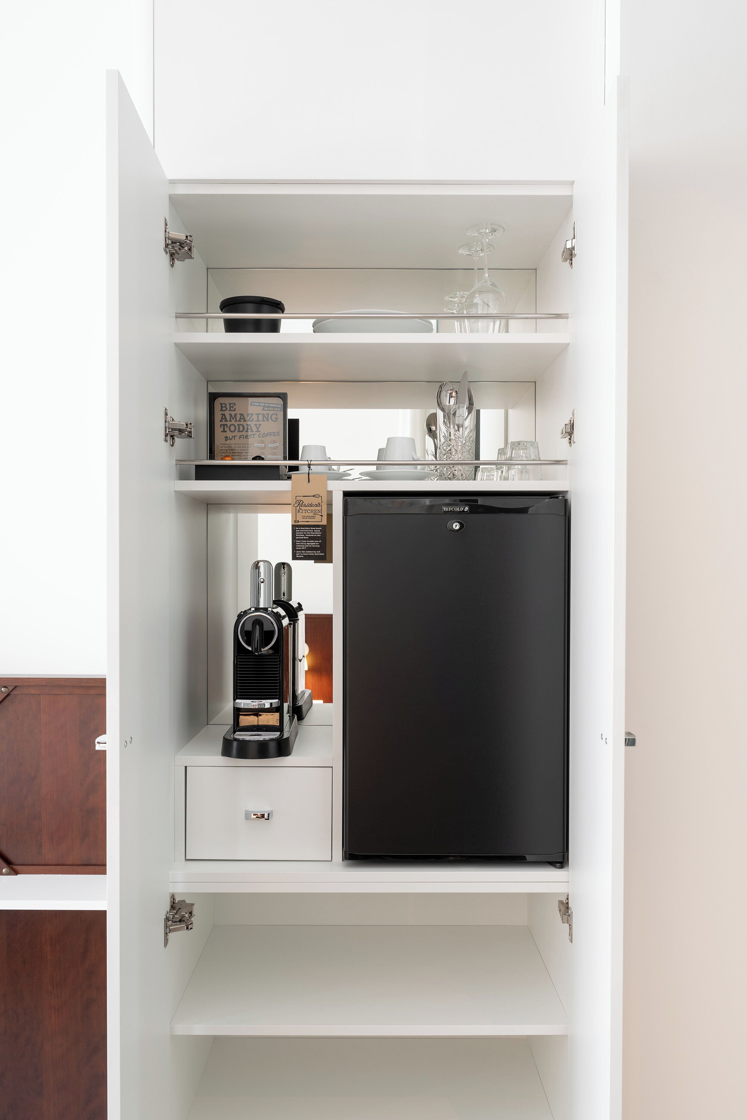 Roba de llit d&#x27;alta qualitat i caixa forta a l&#x27;habitació 