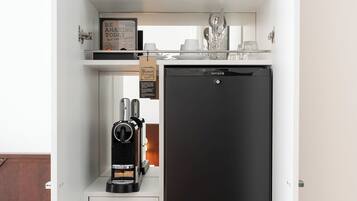 Premium bedding, in-room safe, individually decorated