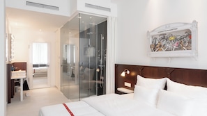 Premium bedding, in-room safe, individually decorated - Ruby Leni Hotel Dusseldorf by IHG (Düsseldorf)