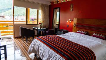 Comfort Double Room, Private Bathroom | Down comforters, in-room safe, individually decorated