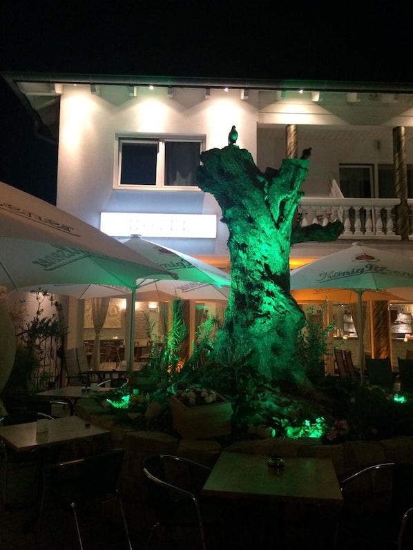 Front of property - Hotel Restaurant Artemis (Weisenheim am Berg)