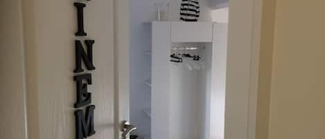 Quarto casal standard, 1 cama Queen e sofá-cama, no mezanino (Cinéma) | Individualmente decorados, individualmente mobiliados, cortinas blackout