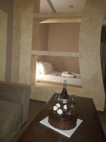 In-room safe, soundproofing, iron/ironing board, free WiFi