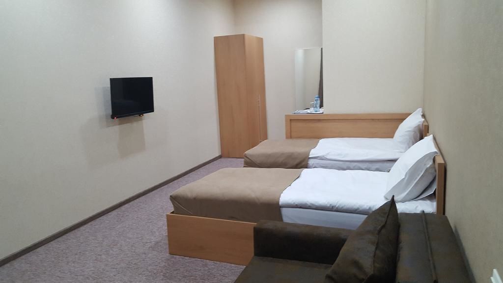 In-room safe, soundproofing, iron/ironing board, free WiFi