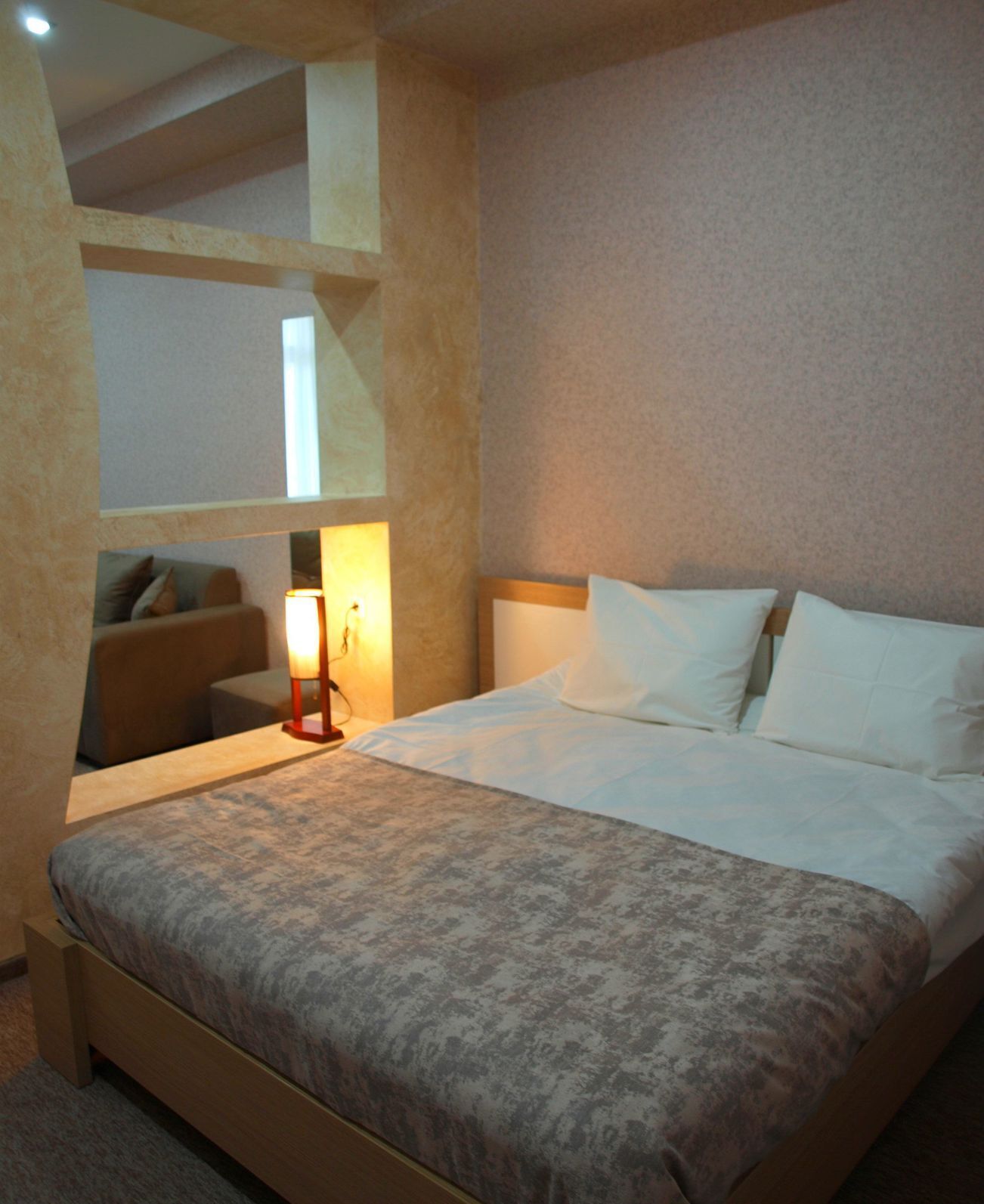 In-room safe, soundproofing, iron/ironing board, free WiFi