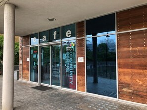 Exterior - Bray Apartment (London)
