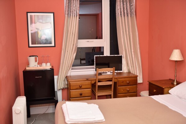 Flat-screen TV - Bray Apartment (London)