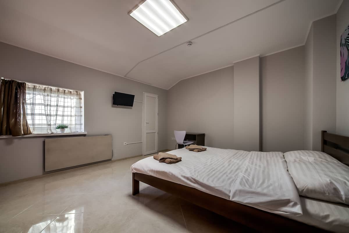 Double Room, Private Bathroom (302) | Soundproofing, WiFi (free), bed sheets