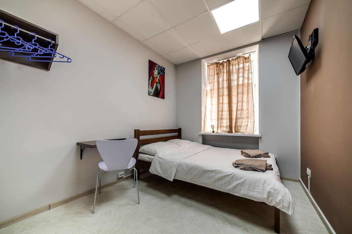 Double Room (106) | Soundproofing, WiFi (free), bed sheets