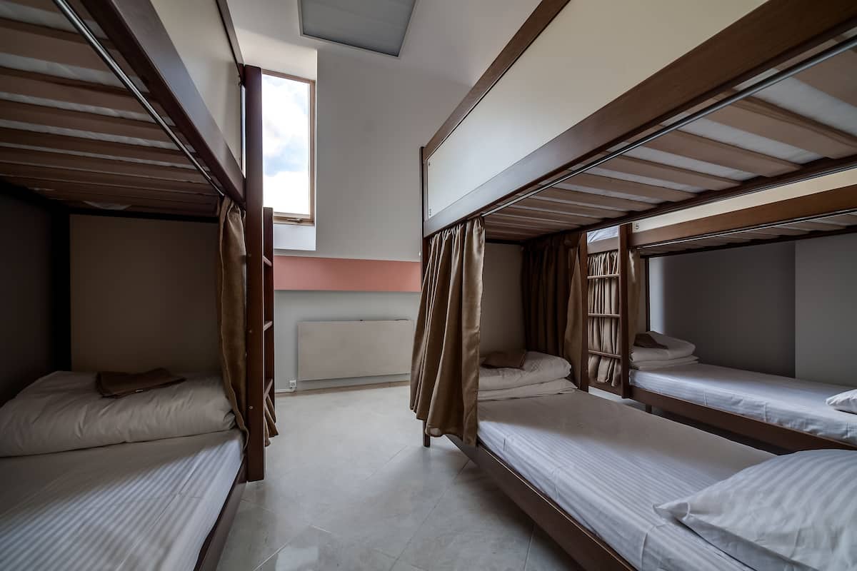 Bed in 6-Beds Mixed Dormitory Room (305) | Soundproofing, WiFi (free), bed sheets