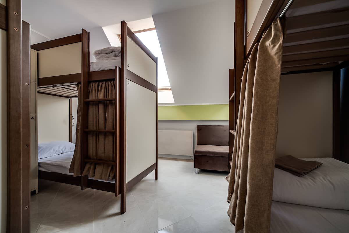 Bed in 6-Beds Mixed Dormitory Room (303) | Soundproofing, WiFi (free), bed sheets