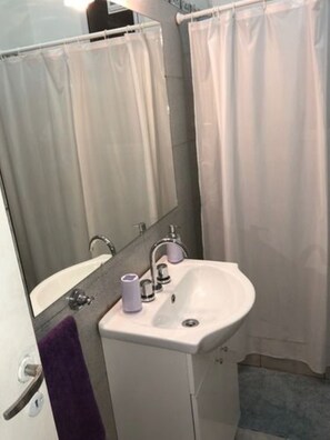 Appartement, 1 tweepersoonsbed | Badkamer met wastafel