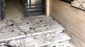 A marble staircase leading to a room with a wooden wall and a door with a glass panel. - 1 Ambiente Avenida Cordoba (Buenos Aires)