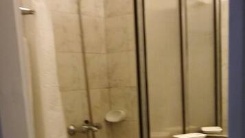 Apartamento, 1 cama Queen | Banheiro | Chuveiro, bidê