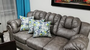 Living room - Apartamento con acceso a piscina (Bucaramanga)