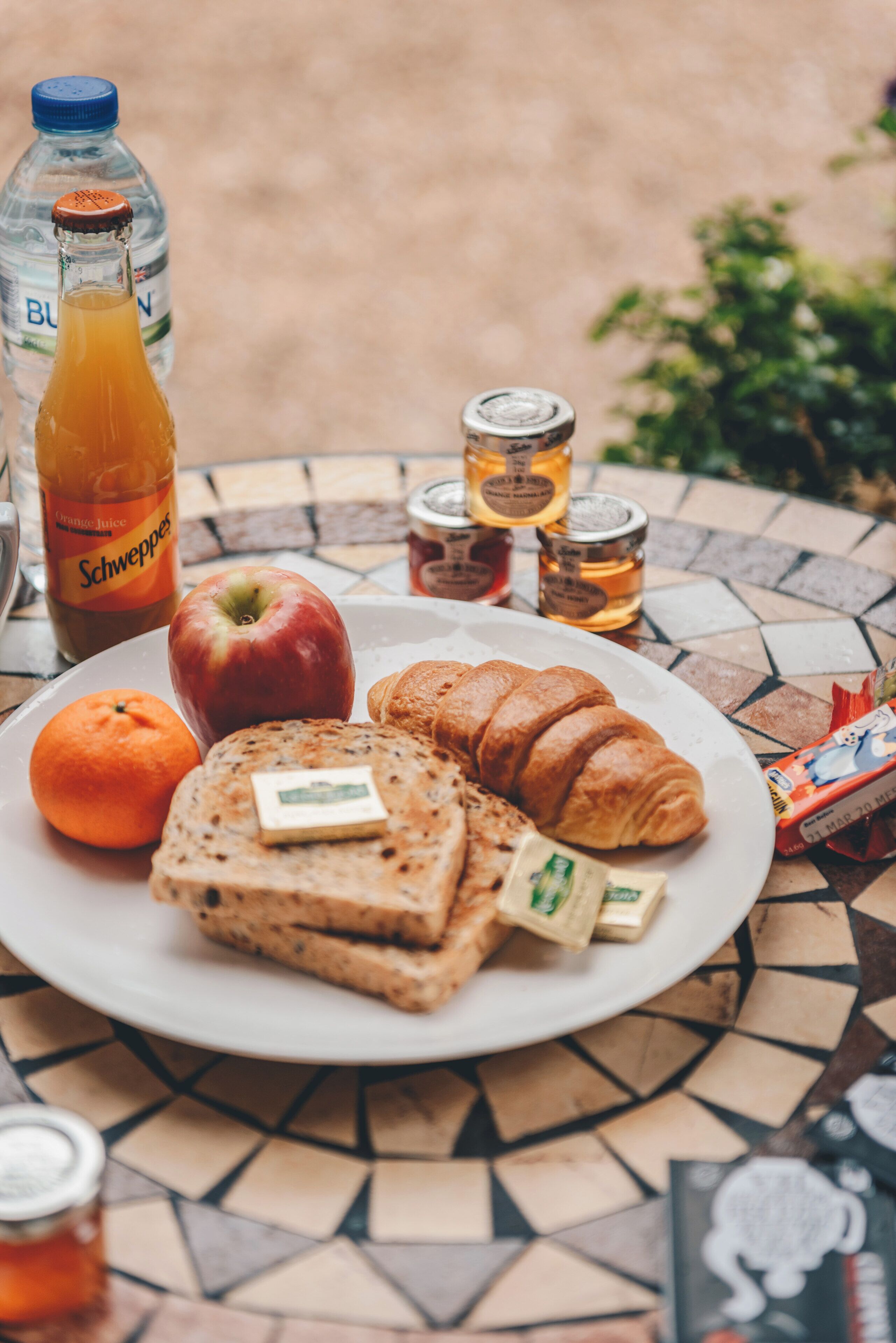 Free daily continental breakfast