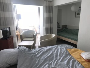 Basic-Apartment, Nichtraucher (Wohnung 2) | Wohnzimmer | LED-Fernseher