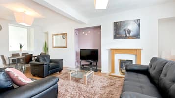 Comfort House, 3 Bedrooms | Interior entrance